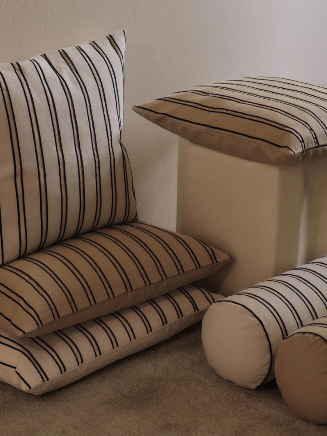 Twill Pute Off-white/Black, 50 x 50 cm 2 Twill Pute Off-white/Black, 50 x 50 cm 2