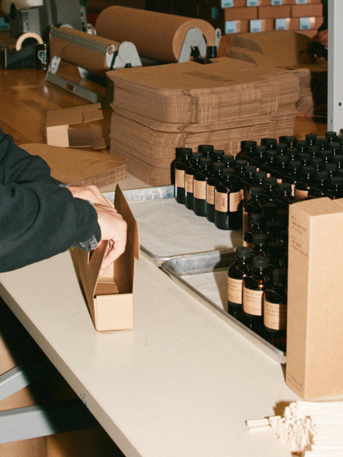 No. 04 Teakwood & Tobacco duftpinner 4 No. 04 Teakwood & Tobacco duftpinner 4