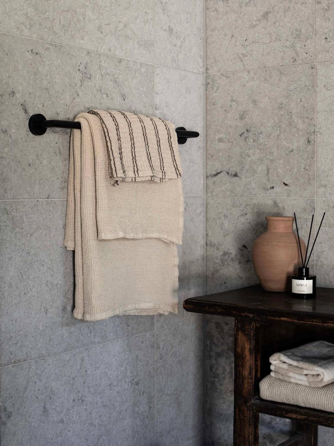 Nella Taupe Waffle Håndkle, 50 x 70 cm 3 Nella Taupe Waffle Håndkle, 50 x 70 cm 3