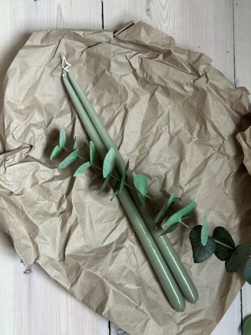 Lakk Kronelys 42 cm, Støvet Oliven, 2 stk 2