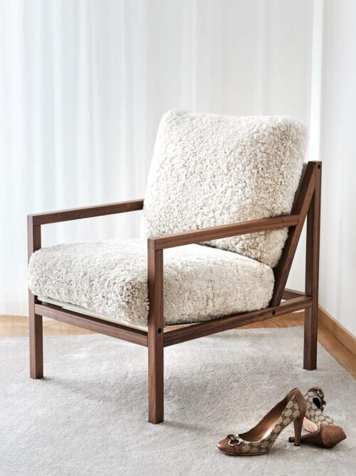 Seventy Five Wood Lenestol, Saueskinn 2
